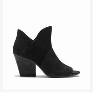 Vince Camuto Chantina Open toe bootie shoes 7.5
